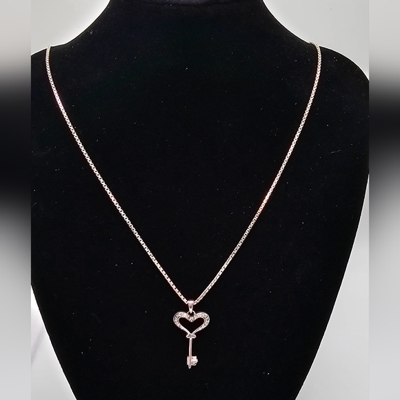 Sterling silver diamond heart key necklace - Picture 2 of 10